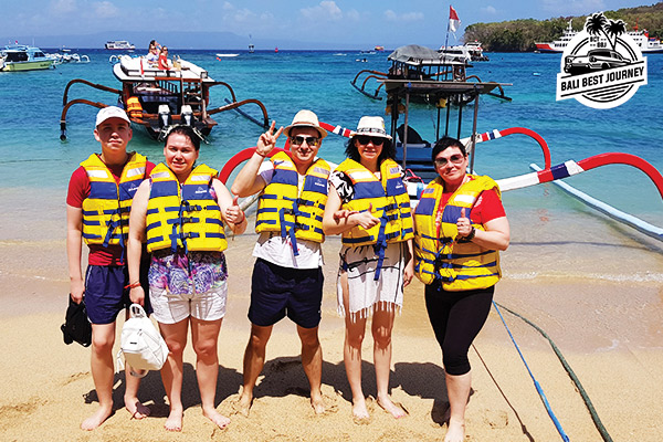 Blue Lagoon Snorkling Lunch With Tegenungan Waterfall, Art Village And Ubud Monkey Forest